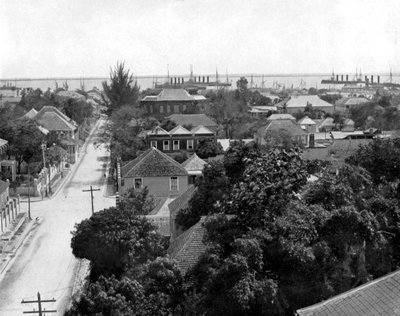 Duke Street und der Hafen, Kingston, Jamaika, ca. 1905 von Adolphe Duperly and Son