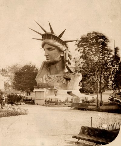 Der Kopf der Freiheitsstatue in Paris ausgestellt, 1883 von Albert Fernique