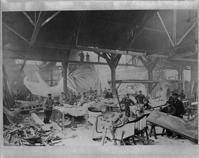 Arbeiter beim Bau der Freiheitsstatue in Bartholdis Pariser Werkstatt, ca. Winter 1882 von Albert Fernique