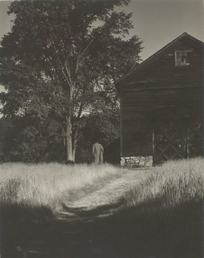 Scheune, Lake George, 1936 von Alfred Stieglitz