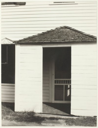 Tür zur Küche, Lake George, 1934 von Alfred Stieglitz