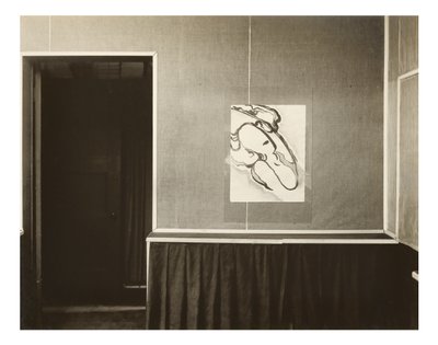 Hauptraum - Wand, neben der Tür, links von Alfred Stieglitz