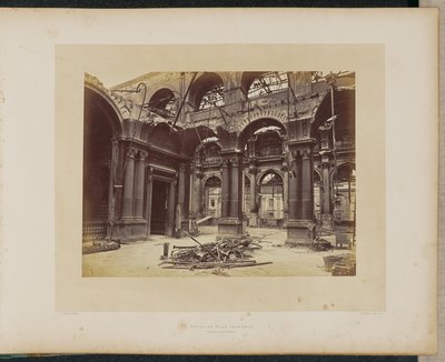 Hôtel de Ville in Brand. Eingang der Salons. von Alphonse J. Liébert