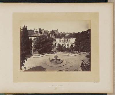 Das Haus Thiers während des Abrisses, unter der Kommune. von Alphonse J. Liébert
