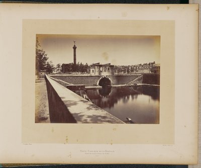 Poste-Caserne de la Bastille. Tunnel und Julisäule. von Alphonse J. Liébert