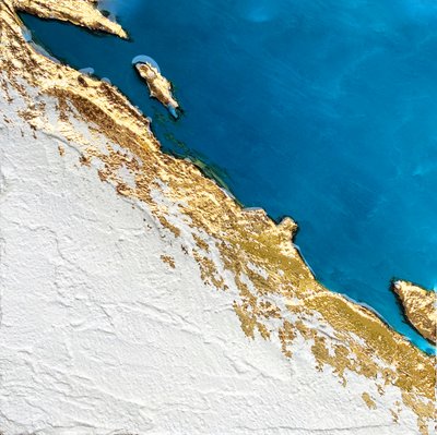 Goldene Küstenreliefkarte von Alyson Storms