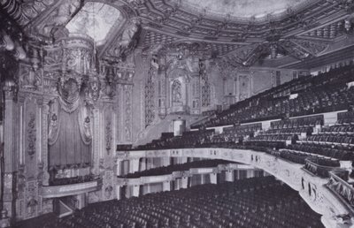Chicago: Innenansicht, Oriental Theatre (s/w Foto) von American Photographer (after)