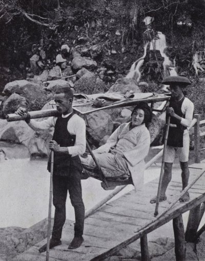 Japanische Dame überquert den Daiya-Fluss bei Nikko (s/w Foto) von American Photographer (after)