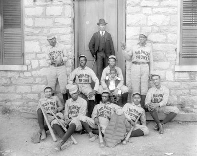 Afroamerikanische Baseballspieler vom Morris Brown College, Atlanta, Georgia, um 1899 (Gelatinesilberdruck) von American Photographer
