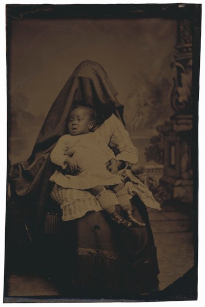 Porträt einer versteckten Frau und eines Kindes, ca. 1875 von American Photographer