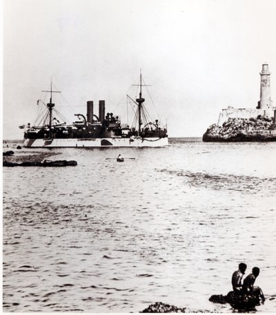 Die USS Maine beim Einlaufen in den Hafen von Havanna, Kuba, 1898 von American Photographer