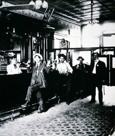 Typischer westlicher Saloon von American Photographer