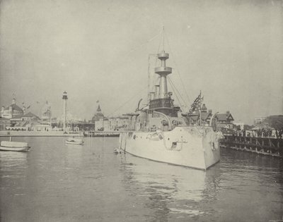 Ansicht der Rettungsstation und des Kriegsschiffs von American Photographer