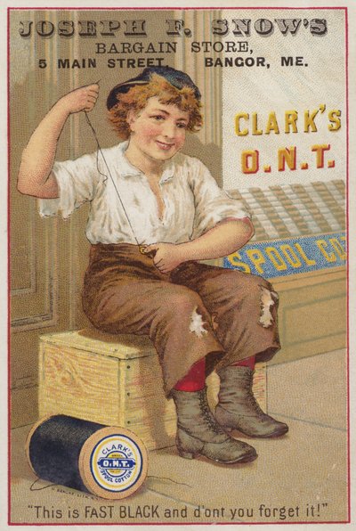 Mädchen näht Knopf an Hose von American School