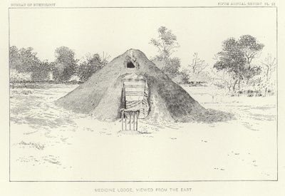 Medizin-Lodge von Osten gesehen von American School