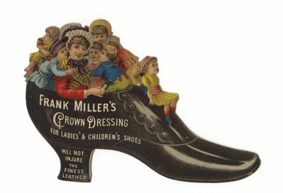 Alte Frau im Schuh von American School