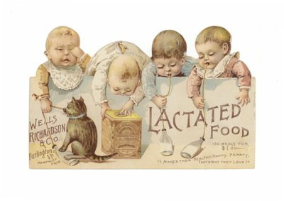 Kleinkinder trinken Milch von American School