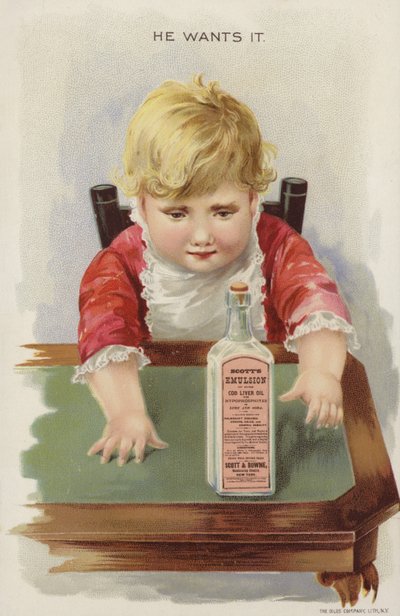 Junger Junge sitzt am Tisch von American School