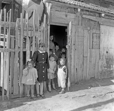 Kinder unterschiedlichen Alters in der Nachmittagsbetreuung von Ando Gilardi