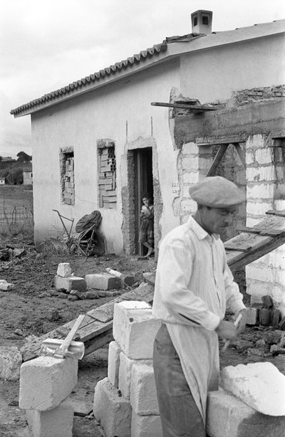 Crotone Landschaft - Haus im Bau von Ando Gilardi