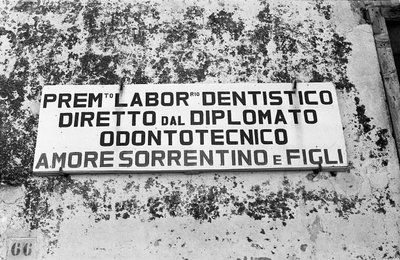 Crotone, Zahnlabor von Ando Gilardi