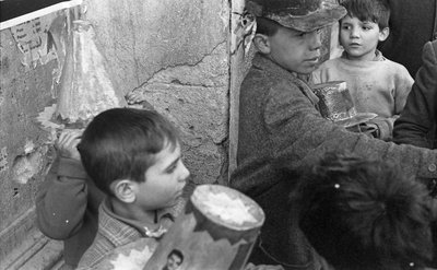 Papierhüte für Kinder, Crotone von Ando Gilardi