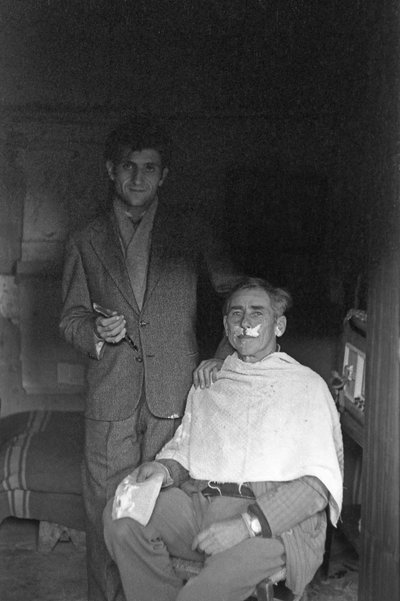 Der Friseur im Shanghaier Viertel, Crotone von Ando Gilardi