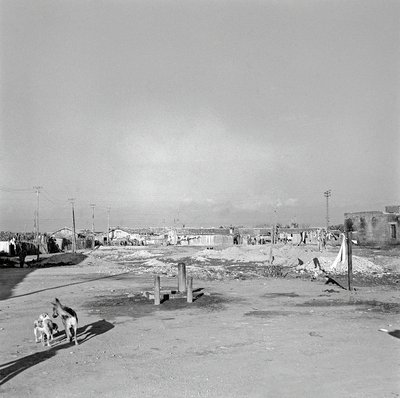 ARBEITERVIERTEL, Crotone von Ando Gilardi