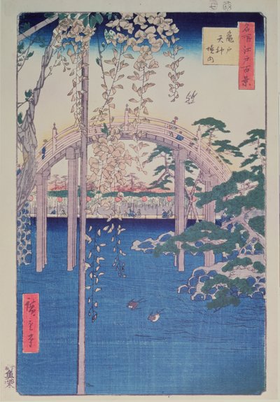 Fußbrücke über Fluss mit blühender Glyzinie im Vordergrund von Ando or Utagawa Hiroshige