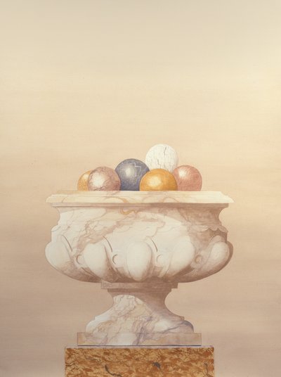 Weiße Marmorne Vase mit sechs Marmorkugeln von Andras Kaldor
