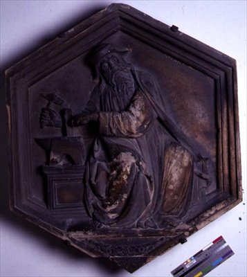 Harmonie, sechseckige dekorative Reliefkachel aus einer Serie, die die sieben freien Künste darstellt, möglicherweise basierend auf Entwürfen von Giotto (ca. 1266-1337) ca. 1334-48 von Andrea Pisano