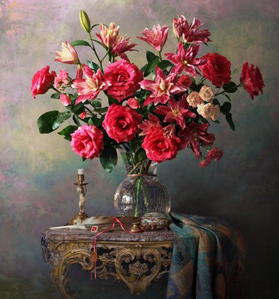 Eleganter Rosen- und Lilienstrauß von Andrey Morozov