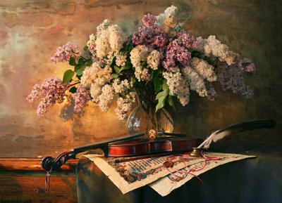 Flieder und Violine Stillleben von Andrey Morozov
