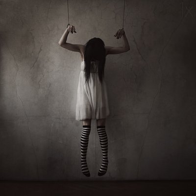 Unheimliches Puppenmädchen von Anja Matko