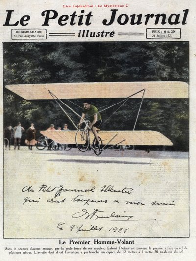 Widmungsporträt des französischen Erfinders und Radfahrers Gabriel Poulain an Bord seiner „Aviette“, einem Fahrrad mit Doppeldeckerflügeln, das ihm ermöglichte, einige Meter ohne Motor zu fliegen. Illustration aus „Le petit journal illustré“ vom 24.07.1921 von Anonymous Anonymous