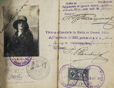 Pass von Anna Pavlova (1881-1931) von Anonym, ca. 1920 - Fotografie - Private Sammlung von Anonymous Anonymous