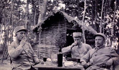 Fotografie aus einem persönlichen Album eines Infanterieleutnants während der ersten Monate des Ersten Weltkriegs von Anonymous Anonymous