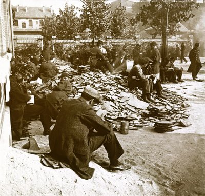 Fotografie - Stereoglasplatte über den Ersten Weltkrieg: Wehrpflichtige in einer Pariser Kaserne nach der Mobilisierung von Anonymous Anonymous