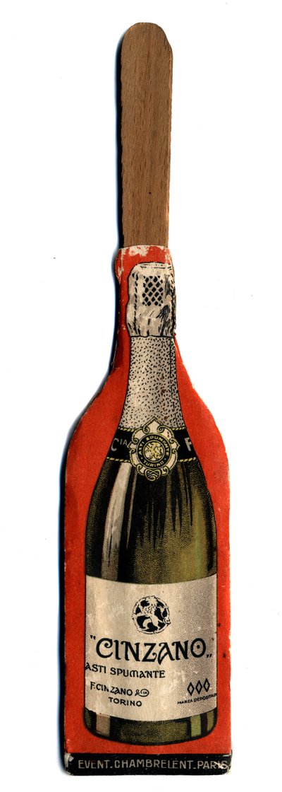 Kleiner Werbefächer, Werbeobjekt der Vermouth-Marke Cinzano, italienischer Aperitifwein. Anfang 20. Jahrhundert. Private Sammlung von Anonymous Anonymous