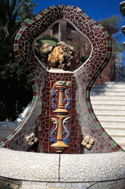 Gefliester Brunnen, Park Güell (1900-1914) von Antoni Gaudi
