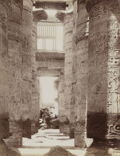 Hypostylhalle im Tempel von Karnak, Blick auf die Hypostylhalle von Antonio Beato
