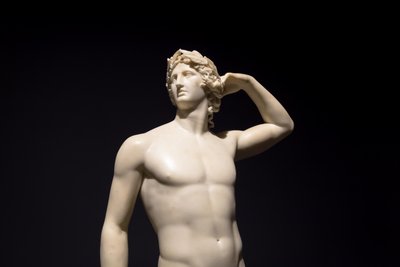 Die antike Skulptur Apollo krönt sich selbst - 1782 - Antonio Canova, 2019 von Antonio Canova