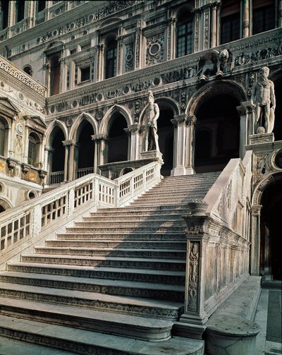 Ansicht der Scala dei Giganti (Treppe der Giganten), die zum Eingang des Dogenpalastes führt, von Antonio Rizzo (1430-1499) 1483-1491 von Antonio Rizzo