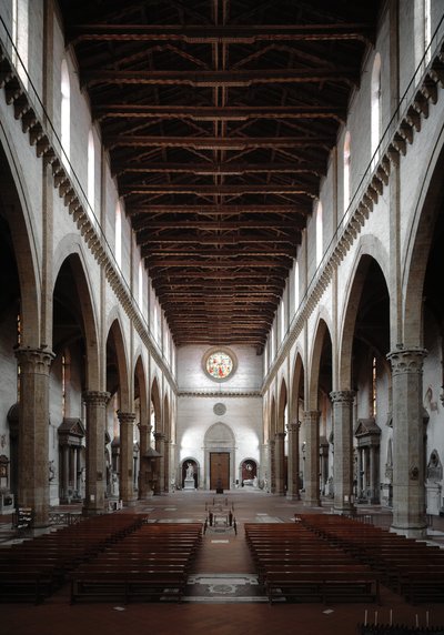 Renaissance: Innenansicht der Basilika Santa Croce, entworfen von Arnolfo di Cambio (1245-1302/1310) 1294. Basilika Santa Croce, Florenz, Italien von Arnolfo di Cambio