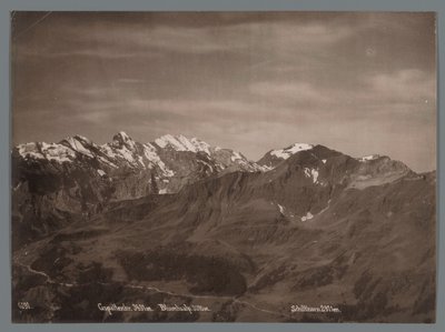 Blick auf die Gspaltenhorn, die Blüemlisalp und die Schilthorn in den Berner Alpen (Panorama der Jungfraukette) von Arthur Gabler