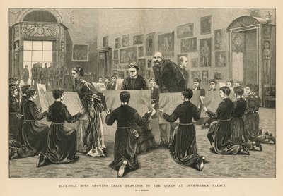 Blue Coat Boys zeigen ihre Zeichnungen der Königin im Buckingham Palace von Arthur Hopkins