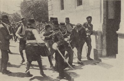 Die Verhaftung von Gavrilo Princip nach der Ermordung von Erzherzog Franz Ferdinand von Österreich in Sarajevo von Austrian Photographer
