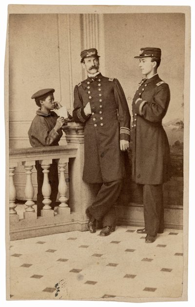 Porträt von Marineoffizieren und einem Boten von Bernard Moses