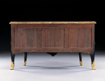 Kommode, ca. 1745 (mit Ormolu montierter japanischer Lack & ebonisiertes Holz) von Bernard van Risenburgh II