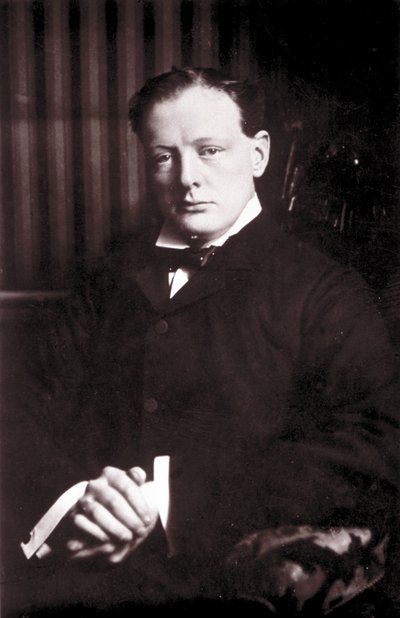 Porträt von Sir Winston Leonard Spencer Churchill (1874 - 1965), britischer Politiker von British Photographer